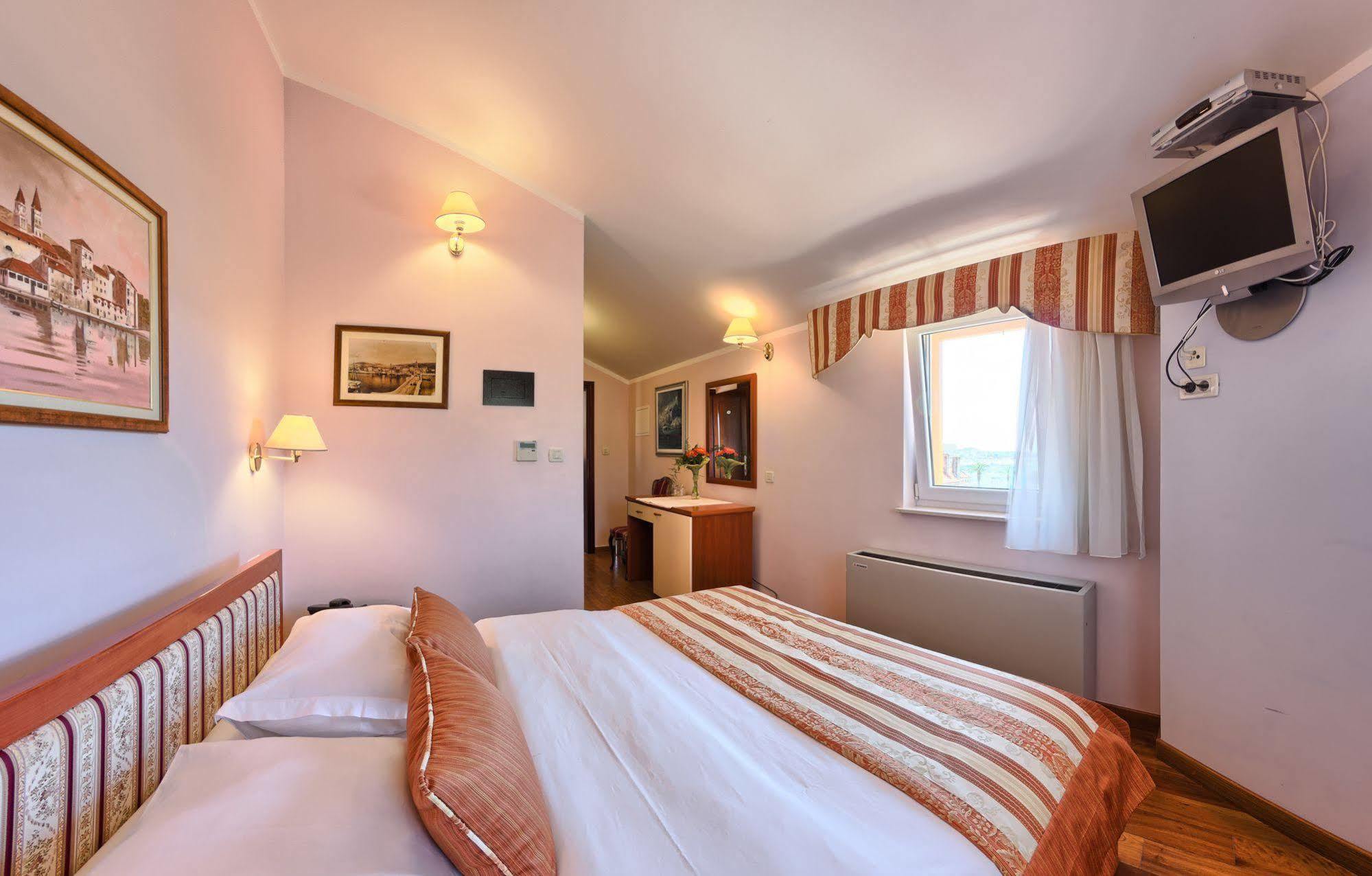 Hotel Trogir Exteriér fotografie