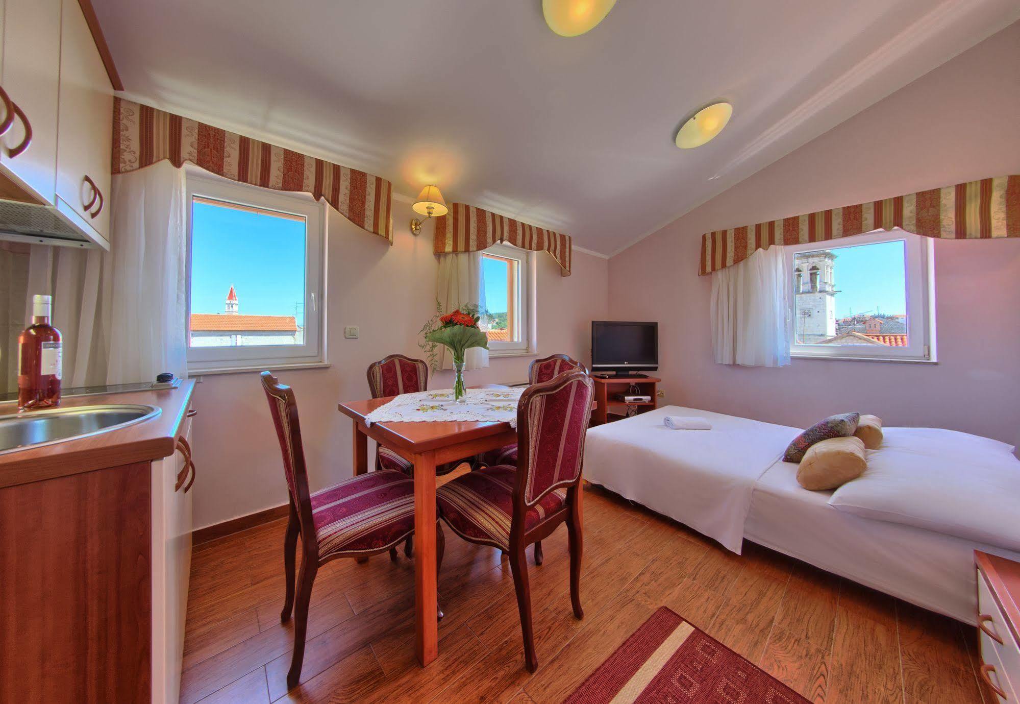 Hotel Trogir Exteriér fotografie