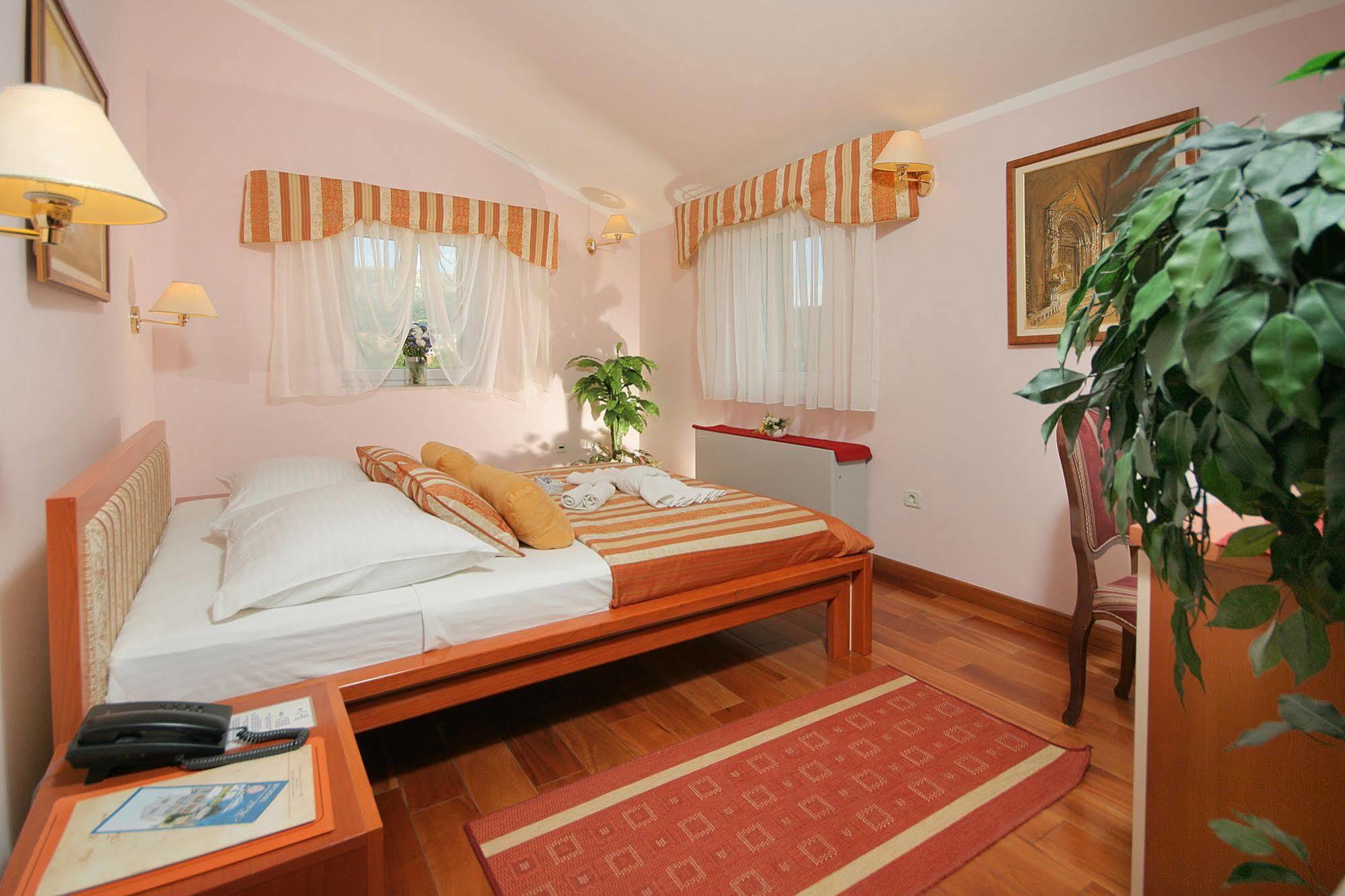 Hotel Trogir Exteriér fotografie